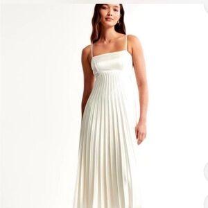 ❌SOLD❌NWT-Abercrombie and Fitch Cream Pleated Dress